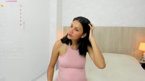 Snapshot of skinny_lilly chatting on October 14, 11:24 am lilly online show from October 14, 11:24 am