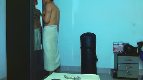 Snapshot of skinny_marked chatting on February 10, 9:04 pm skinny marked online show from February 10, 9:04 pm