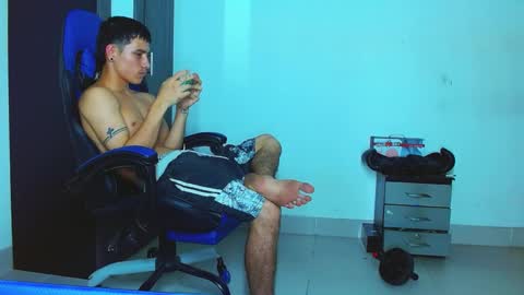 Snapshot of skinny_marked chatting on February 16, 12:52 am skinny marked online show from February 16, 12:52 am