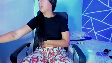 Snapshot of skinnyanai chatting on October 4, 5:00 pm anai online show from October 4, 5:00 pm