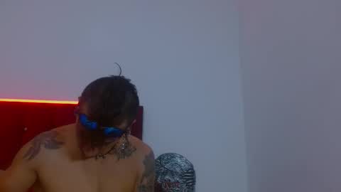 skinnydevil1 online show from March 12, 4:49 am