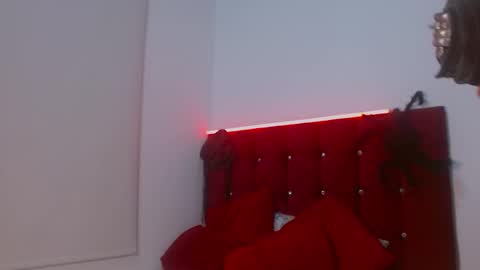 skinnydevil1 online show from March 18, 3:34 am