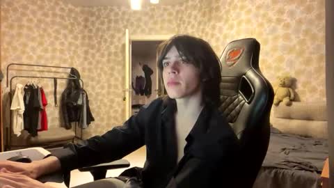 skinnyfitboi online show from April 28, 8:46 pm