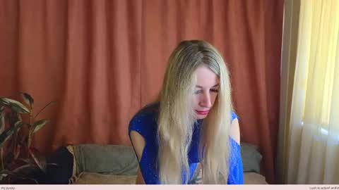 Skinnyladyy online show from May 8, 3:12 am