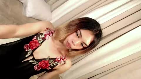 skinnytrans69 online show from April 27, 3:31 pm