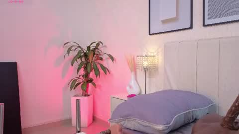 sky_johnson_ online show from July 14, 7:08 pm