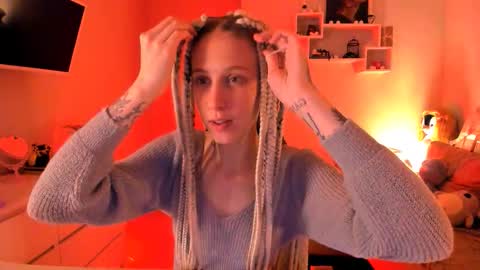    online show from October 12, 11:50 pm