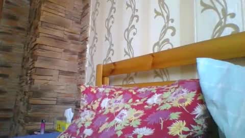 skyressie333 online show from February 2, 6:43 am