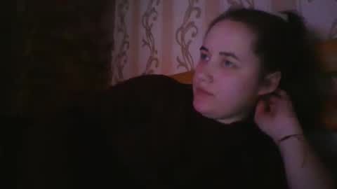 skyressie333 online show from March 15, 8:45 pm