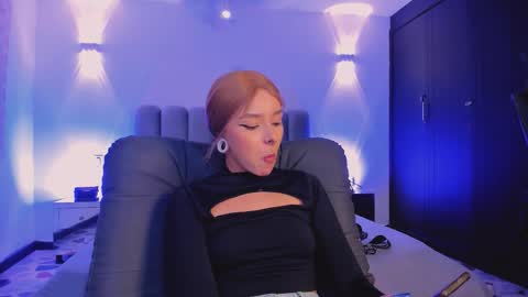 skythompson online show from October 3, 6:21 am