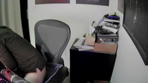 slave2pussy online show from March 2, 5:44 am