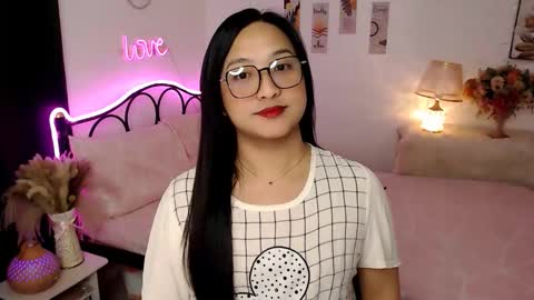 Queen Cyrine online show from November 17, 4:42 pm