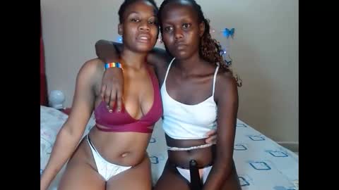 Snapshot of slimmy_kitties chatting on October 16, 3:39 am slimmy_kitties online show from October 16, 3:39 am