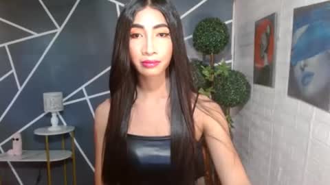 slimprettyjoira online show from April 27, 5:49 am