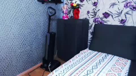 slutihmami online show from July 24, 5:15 am