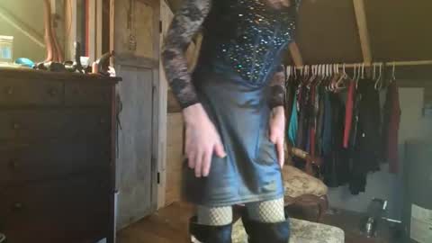 slutjennifertransxx online show from February 27, 3:10 am