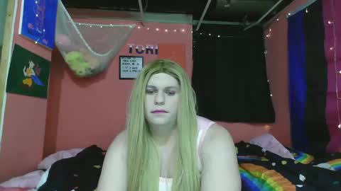 Snapshot of sluttytorismith chatting on February 4, 6:04 am Tori Smith online show from February 4, 6:04 am