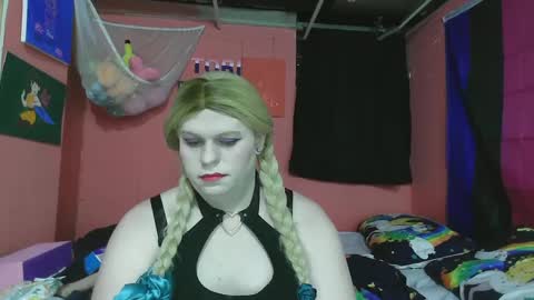 Snapshot of sluttytorismith chatting on February 9, 6:01 am Tori Smith online show from February 9, 6:01 am