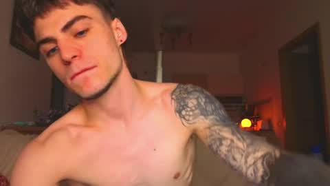 Gus online show from May 6, 9:32 pm
