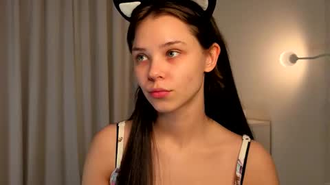 Lily online show from November 22, 1:42 pm