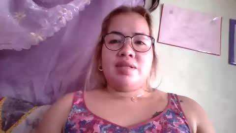Snapshot of small_boobs59 chatting on September 17, 4:38 am Lovewella online show from September 17, 4:38 am