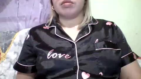 Snapshot of small_boobs59 chatting on September 19, 11:47 am Lovewella online show from September 19, 11:47 am