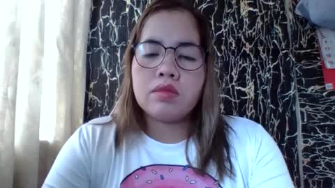Snapshot of small_boobs59 chatting on December 8, 5:17 am Lovewella online show from December 8, 5:17 am