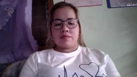 Snapshot of small_boobs59 chatting on September 26, 7:05 am Lovewella online show from September 26, 7:05 am