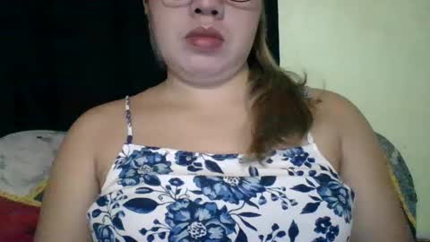 Snapshot of small_boobs59 chatting on March 5, 9:16 am Lovewella online show from March 5, 9:16 am