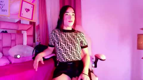 Small Hot19 online show from April 25, 11:12 am