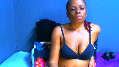 smallboobsxx online show from July 1, 10:35 am
