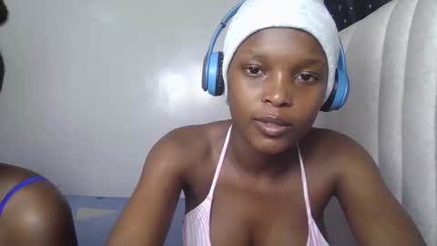 smiley luv1 online show from March 11, 8:45 pm