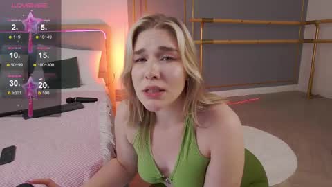 Mia online show from March 10, 11:55 am