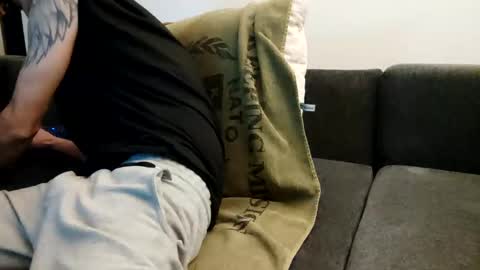 Snapshot of smokeandwatching chatting on January 24, 6:25 pm Smokeandwatching online show from January 24, 6:25 pm