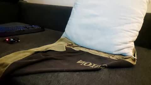 Snapshot of smokeandwatching chatting on January 7, 3:57 am Smokeandwatching online show from January 7, 3:57 am