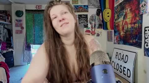 Snapshot of smokihippi chatting on October 21, 7:17 pm Big Dawg online show from October 21, 7:17 pm