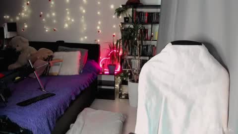 Sex-machine is my passion activate it with your tips and enjoy with me online show from June 19, 12:00 pm