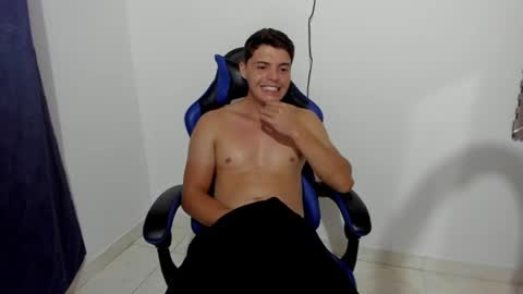 snakeguy08 online show from August 3, 9:04 am