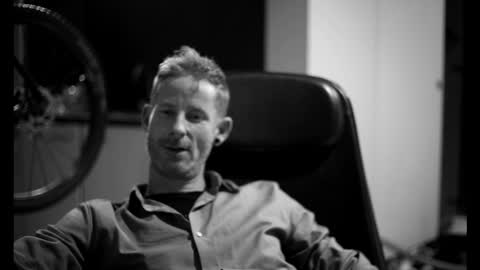 sneaky1985 online show from March 18, 7:09 pm