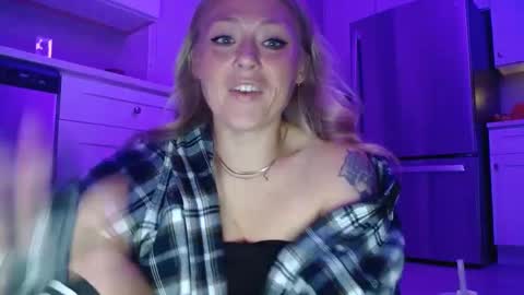 sneakyalicek online show from October 8, 1:57 am