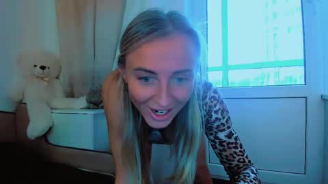 Snapshot of snezanablond chatting on October 10, 11:27 am Sneja online show from October 10, 11:27 am