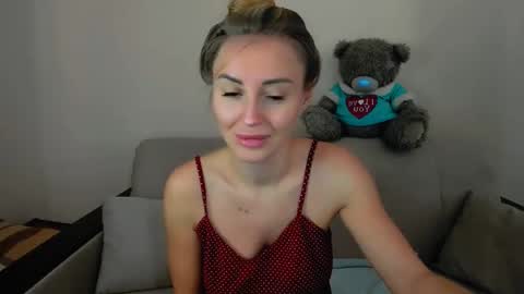 Snapshot of snezanablond chatting on February 13, 9:51 am Sneja online show from February 13, 9:51 am