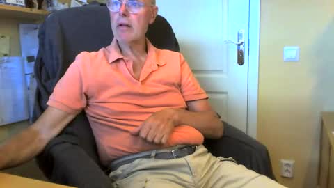 snickarn335731 online show from June 7, 4:34 pm