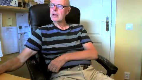 snickarn335731 online show from May 24, 4:24 pm