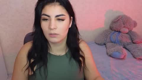 Snapshot of snickertail chatting on October 6, 3:41 pm Olivia online show from October 6, 3:41 pm