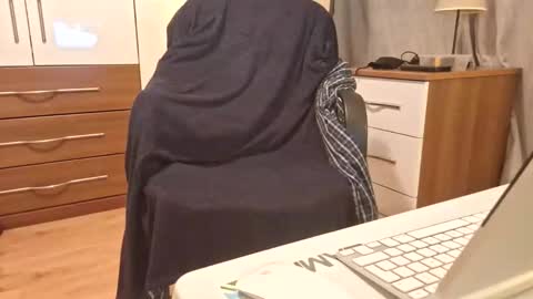 Snapshot of snooty05 chatting on October 7, 6:15 pm Snooty online show from October 7, 6:15 pm