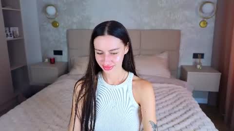 snow_whiteeex online show from June 28, 1:18 pm