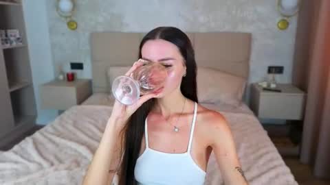 snow_whiteeex online show from July 31, 3:24 pm