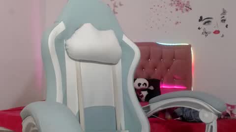 snowhot_69 online show from April 2, 12:51 am