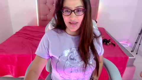 snowhot_69 online show from July 13, 11:58 am